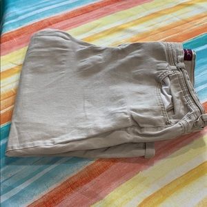 Gloria Vanderbilt Tan Jean Capris